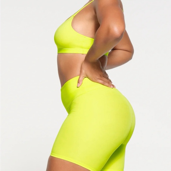 Skims Womens High Waisted Shorts 2-Ply Band Stretch Pull On Yellow Size M - Picture 2 of 4